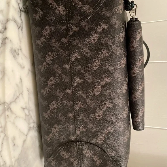 Reversible horse & carriage Tote & wallet set - Picture 5 of 9